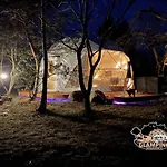 キャンプ場 Glamping *